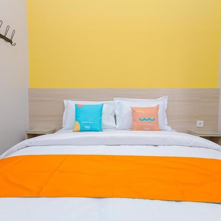 Sans Hotel Clover Ace Surabaya By Reddoorz Exteriér fotografie