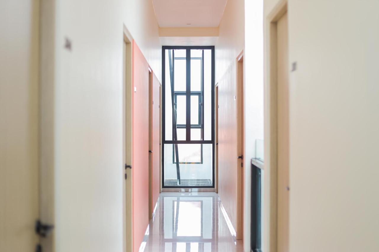 Sans Hotel Clover Ace Surabaya By Reddoorz Exteriér fotografie