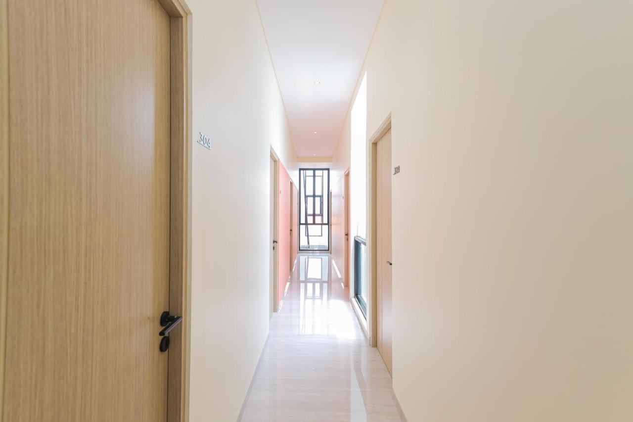 Sans Hotel Clover Ace Surabaya By Reddoorz Exteriér fotografie