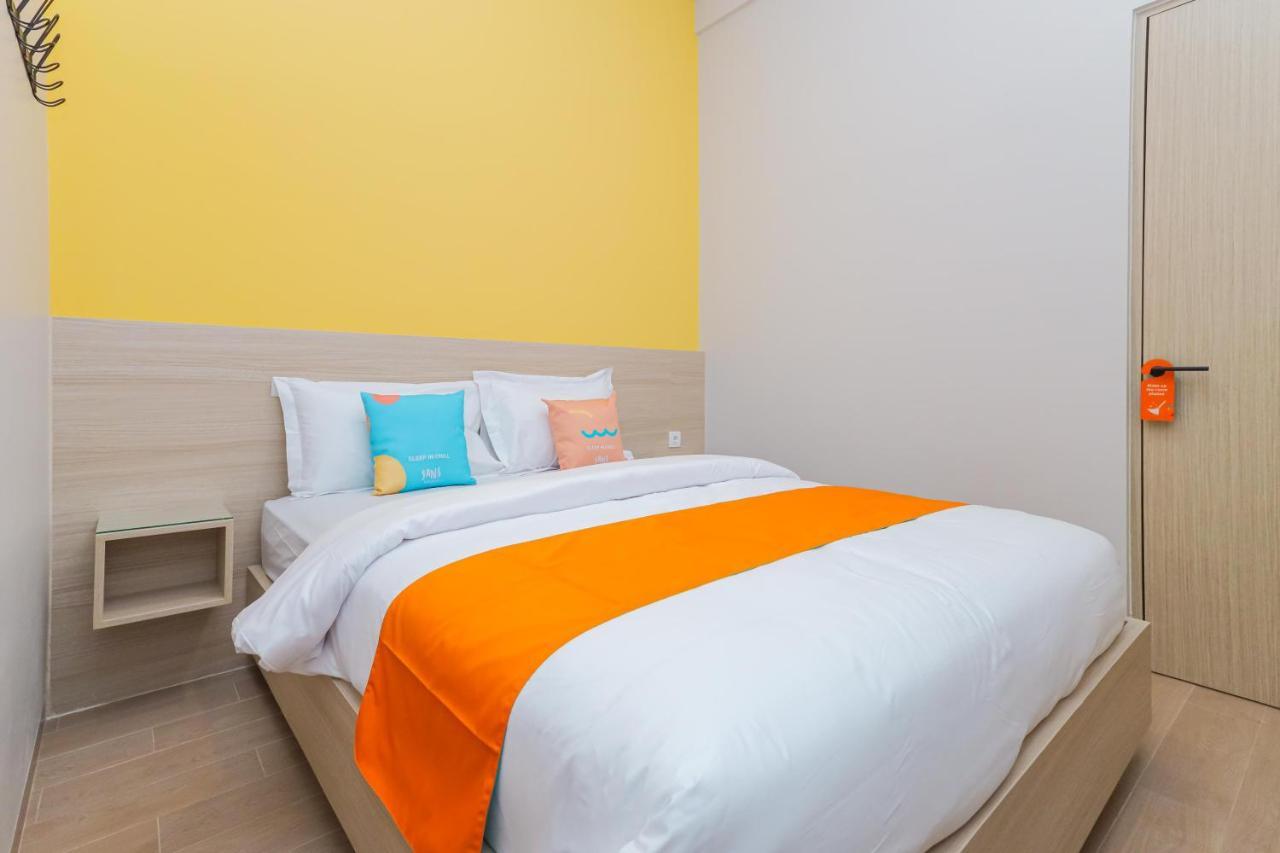Sans Hotel Clover Ace Surabaya By Reddoorz Exteriér fotografie