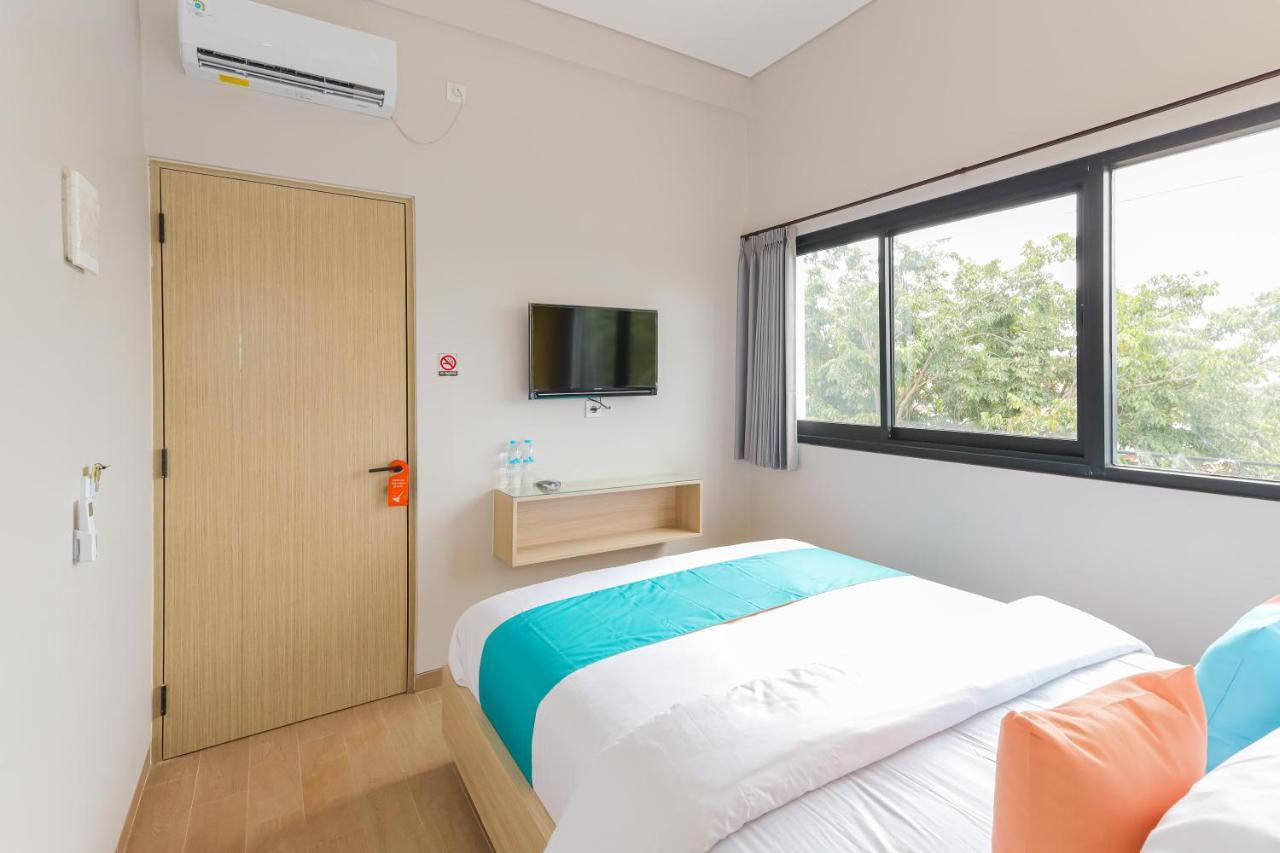 Sans Hotel Clover Ace Surabaya By Reddoorz Exteriér fotografie