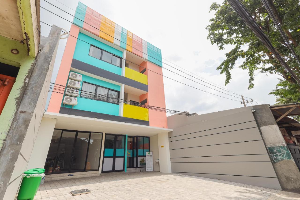 Sans Hotel Clover Ace Surabaya By Reddoorz Exteriér fotografie