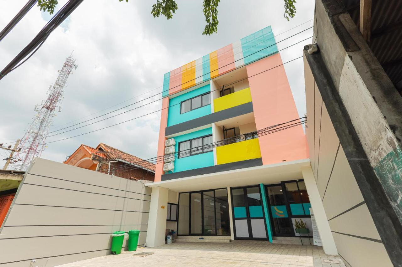 Sans Hotel Clover Ace Surabaya By Reddoorz Exteriér fotografie