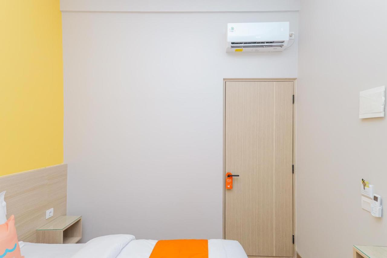 Sans Hotel Clover Ace Surabaya By Reddoorz Exteriér fotografie