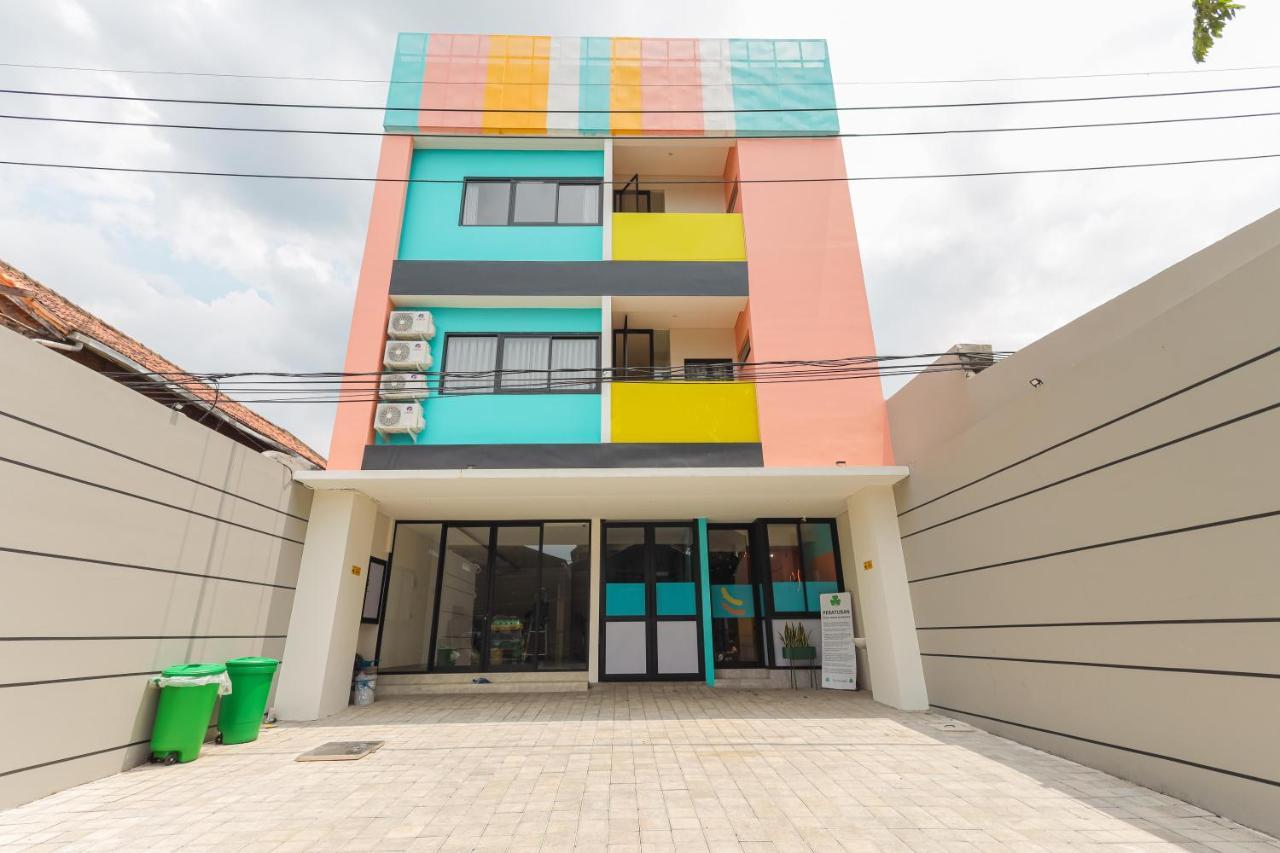 Sans Hotel Clover Ace Surabaya By Reddoorz Exteriér fotografie