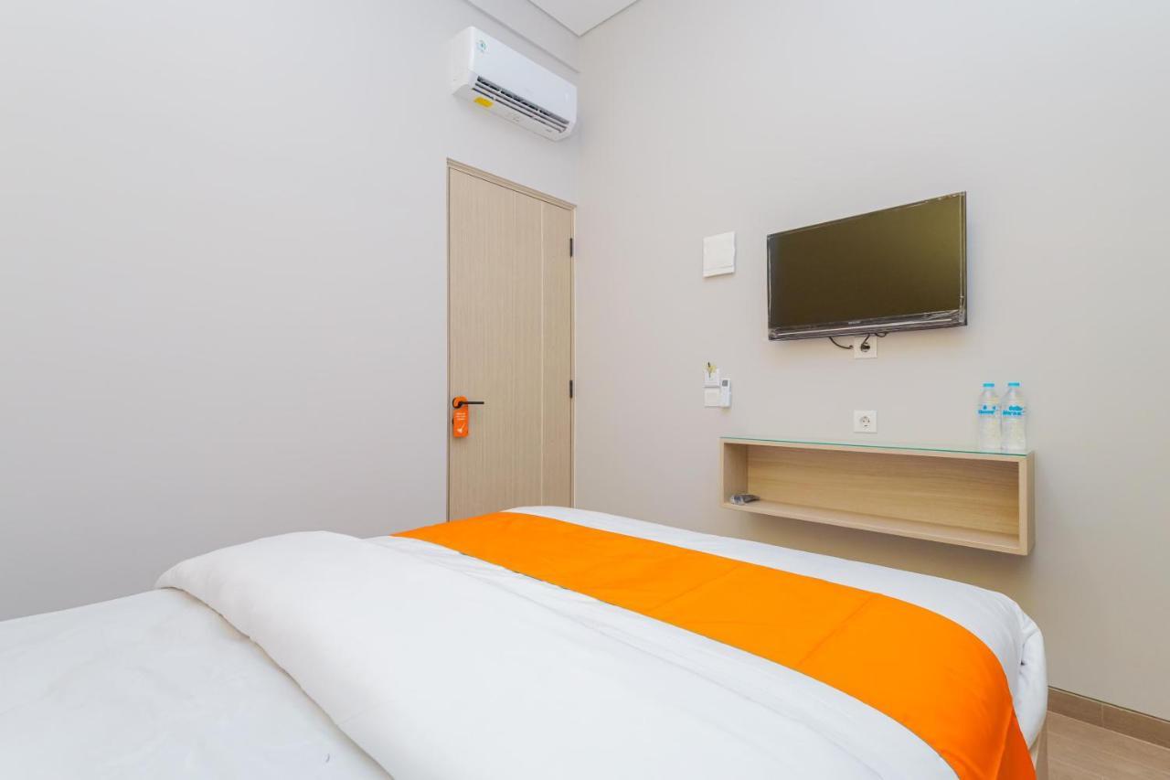 Sans Hotel Clover Ace Surabaya By Reddoorz Exteriér fotografie