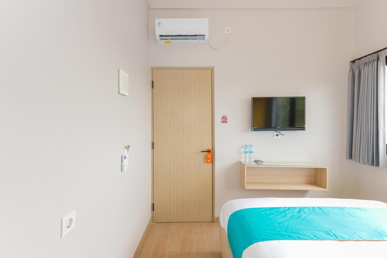 Sans Hotel Clover Ace Surabaya By Reddoorz Exteriér fotografie