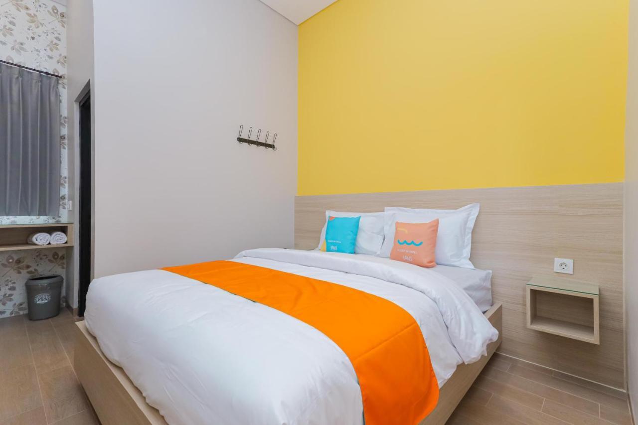 Sans Hotel Clover Ace Surabaya By Reddoorz Exteriér fotografie