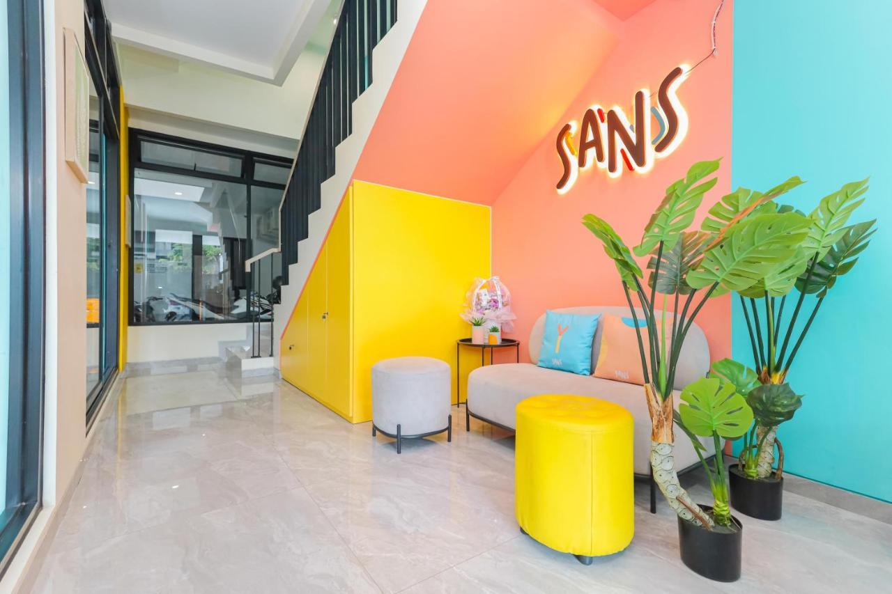 Sans Hotel Clover Ace Surabaya By Reddoorz Exteriér fotografie